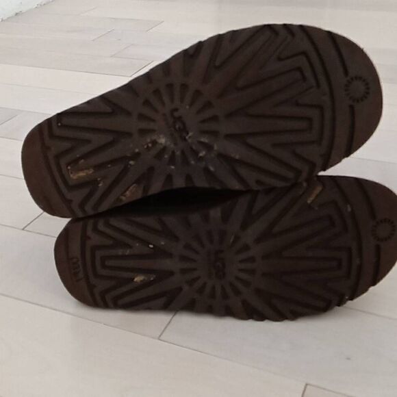 UGG Australia Women's Brown Suede Round Toe Pull-On Classic Short Boot Size 6 - Picture 4 of 6